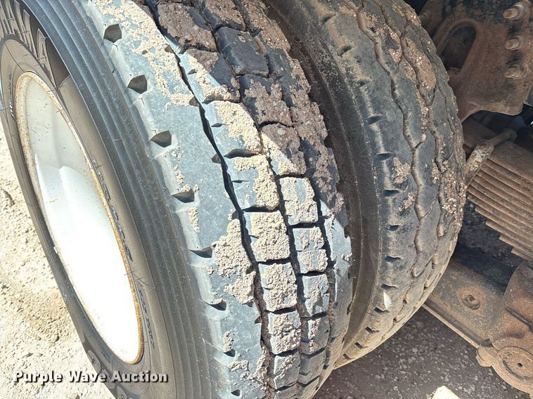 image for item DX8070 2009 International 7600 hydrovac truck