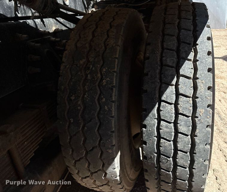 image for item DX8070 2009 International 7600 hydrovac truck