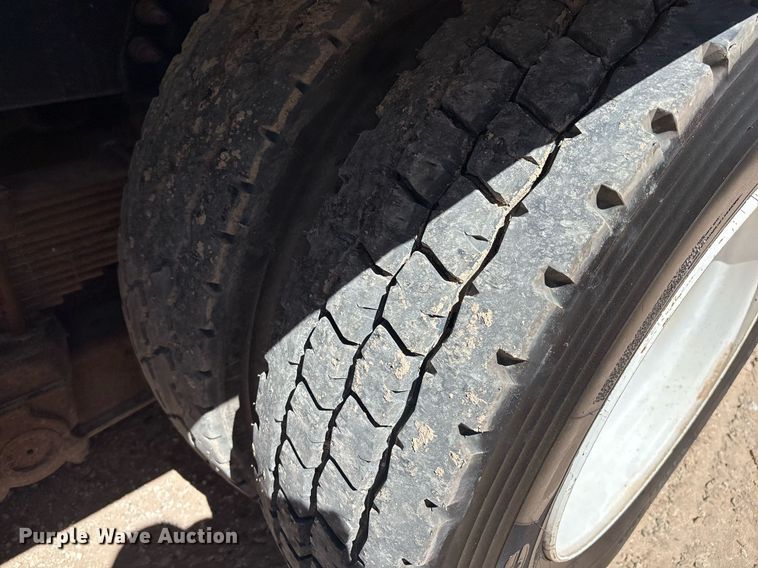 image for item DX8070 2009 International 7600 hydrovac truck