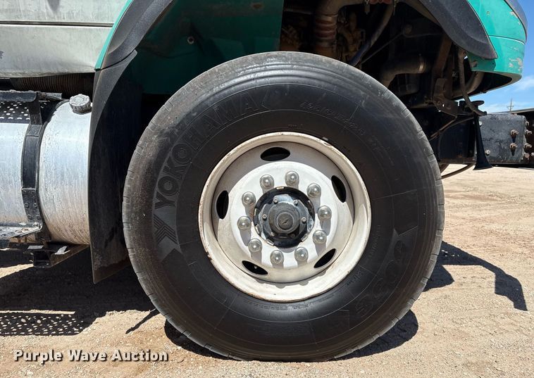 image for item DX8070 2009 International 7600 hydrovac truck