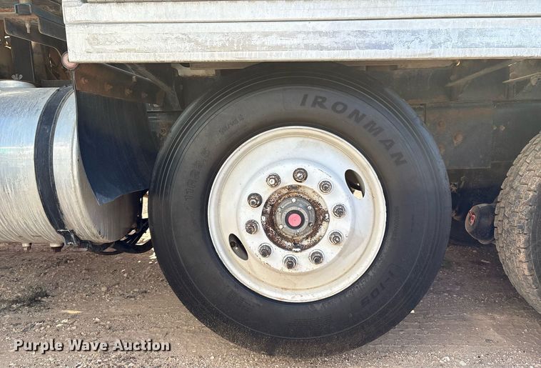 image for item DX8070 2009 International 7600 hydrovac truck