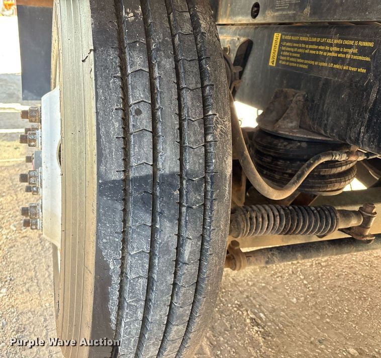 image for item DX8070 2009 International 7600 hydrovac truck