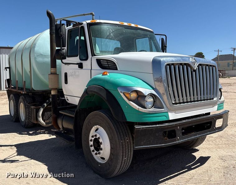 image for item DX8071 2008 International 7600 tank truck