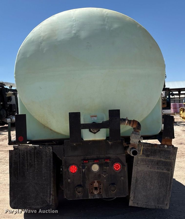 image for item DX8071 2008 International 7600 tank truck