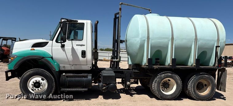 image for item DX8071 2008 International 7600 tank truck