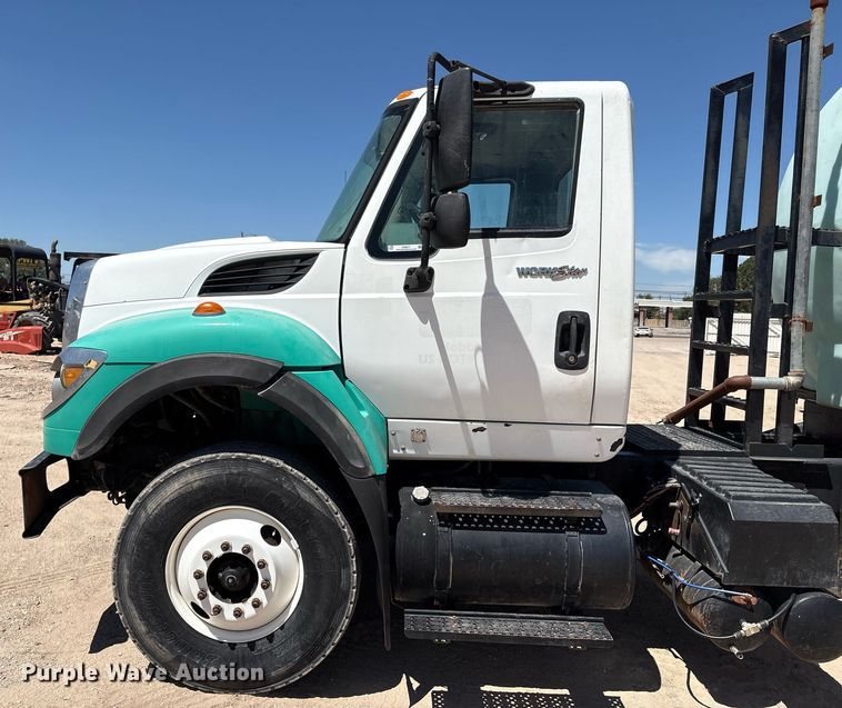 image for item DX8071 2008 International 7600 tank truck