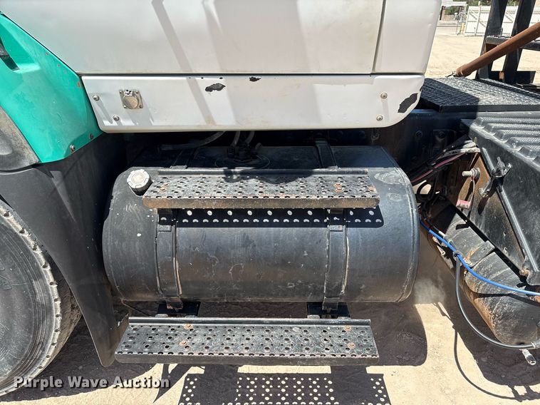 image for item DX8071 2008 International 7600 tank truck