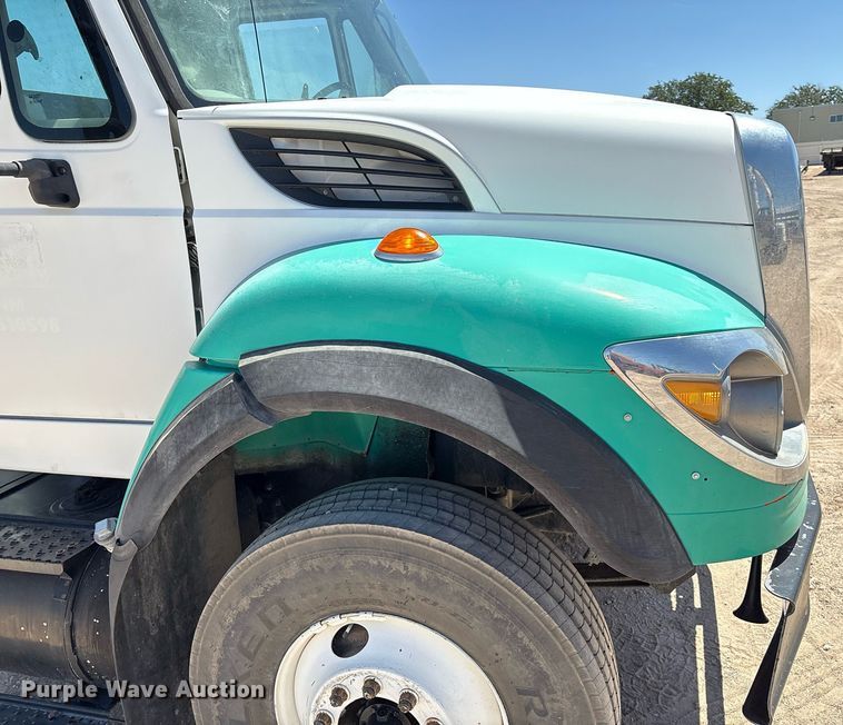 image for item DX8071 2008 International 7600 tank truck