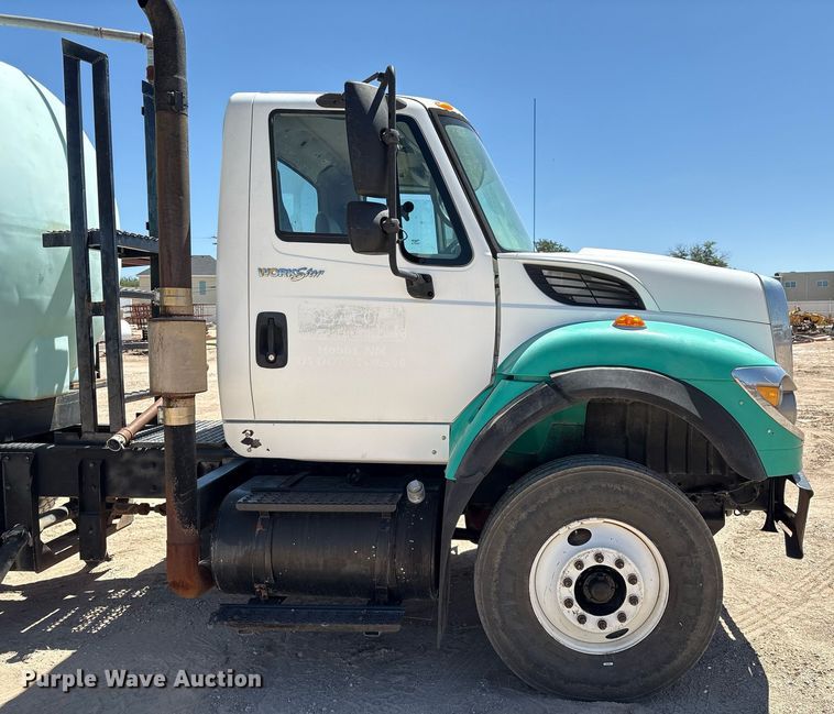 image for item DX8071 2008 International 7600 tank truck