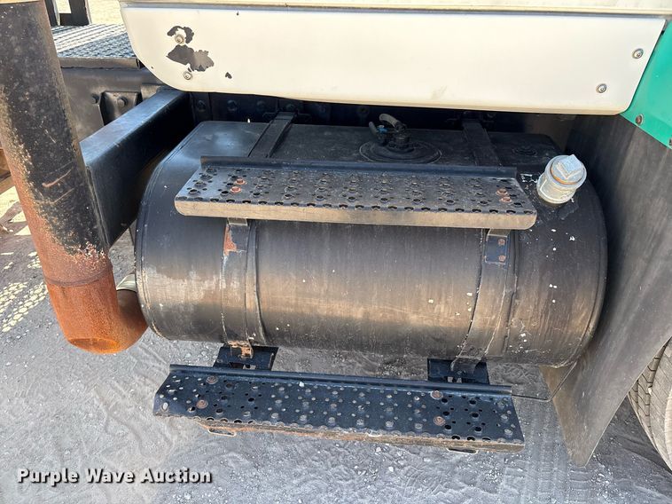 image for item DX8071 2008 International 7600 tank truck