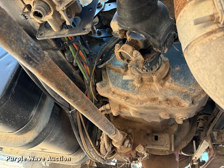 image for item DX8071 2008 International 7600 tank truck