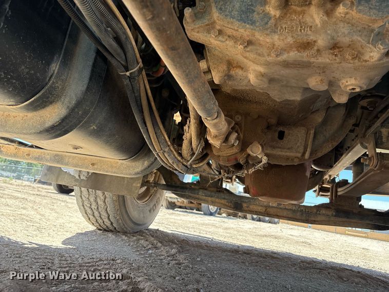 image for item DX8071 2008 International 7600 tank truck