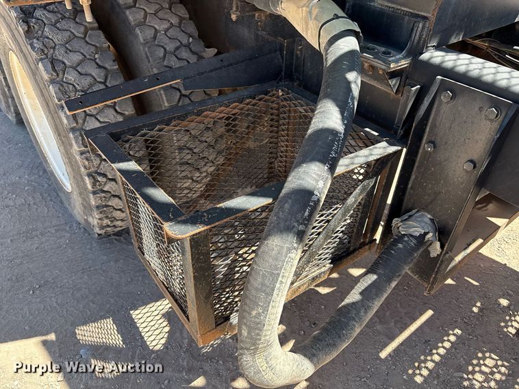 image for item DX8071 2008 International 7600 tank truck