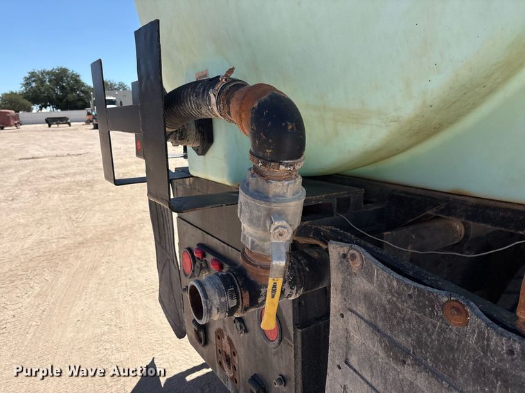 image for item DX8071 2008 International 7600 tank truck