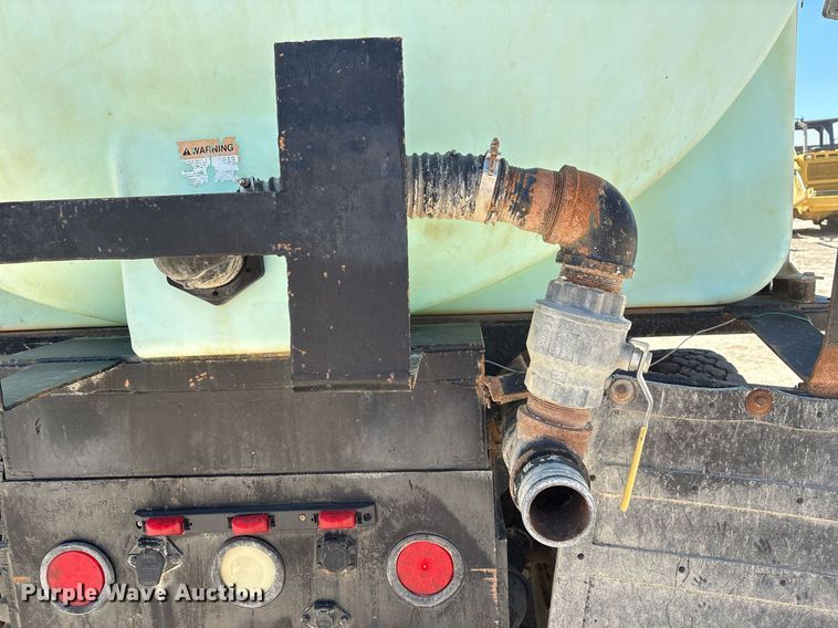 image for item DX8071 2008 International 7600 tank truck