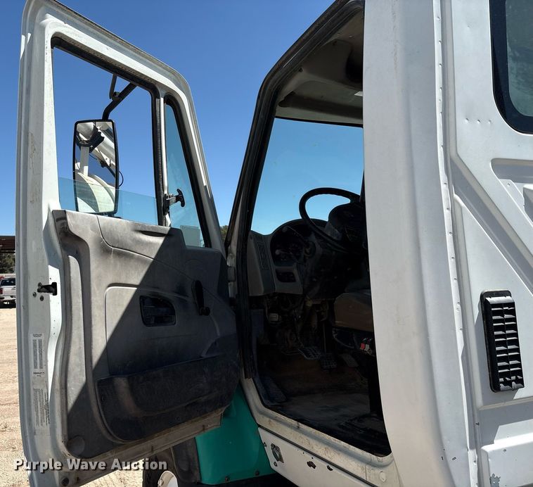 image for item DX8071 2008 International 7600 tank truck