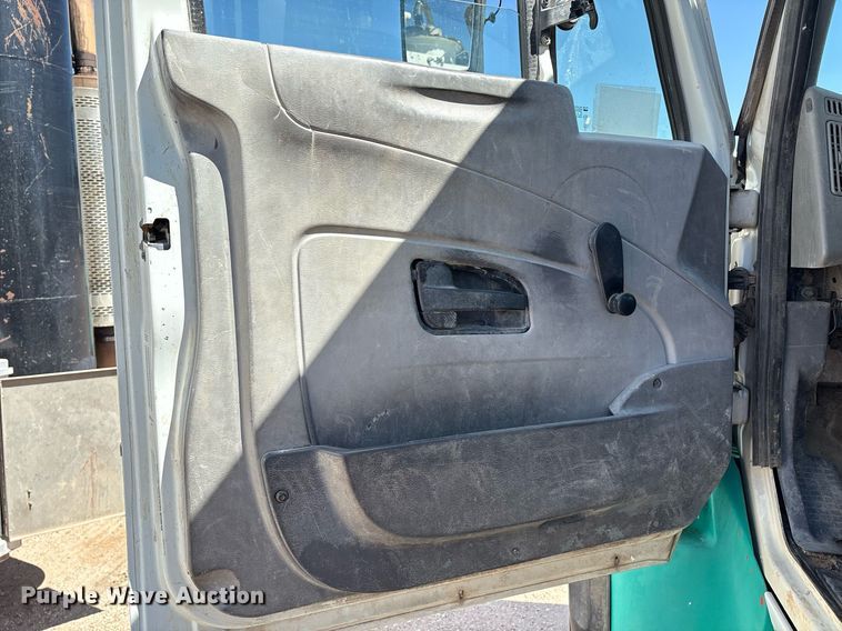 image for item DX8071 2008 International 7600 tank truck