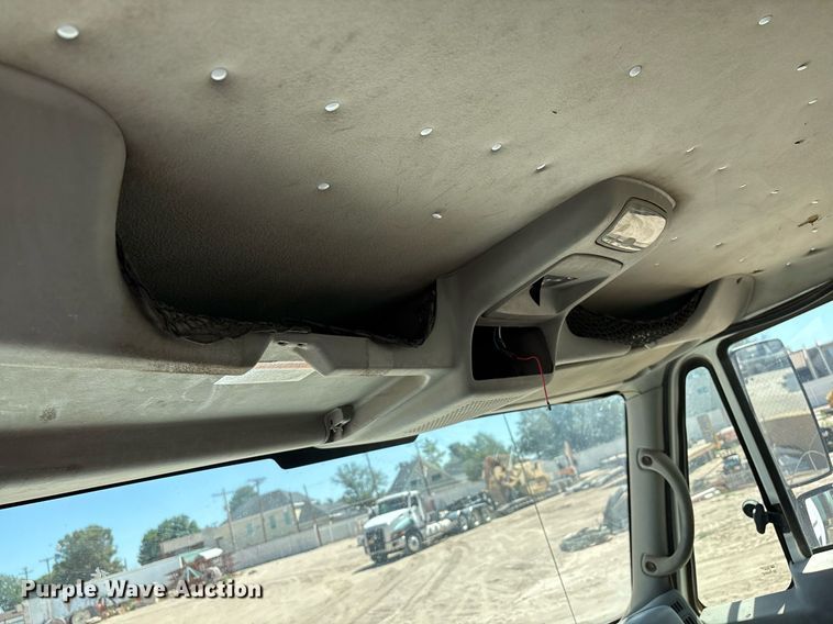 image for item DX8071 2008 International 7600 tank truck