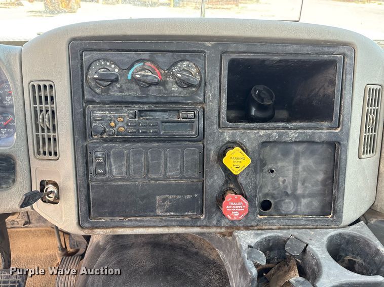 image for item DX8071 2008 International 7600 tank truck