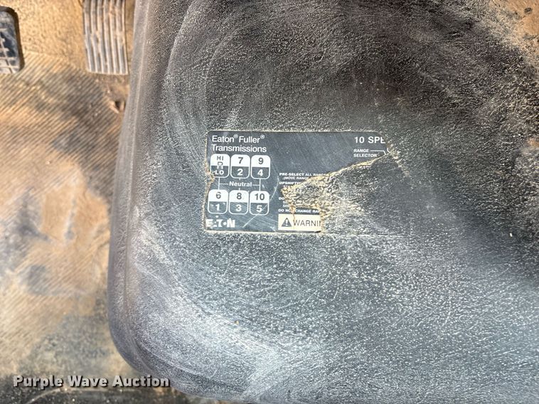 image for item DX8071 2008 International 7600 tank truck