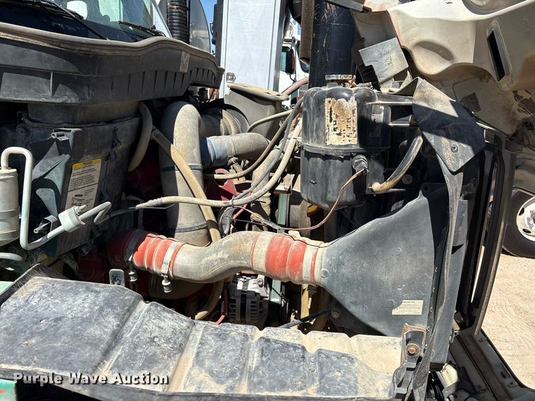 image for item DX8071 2008 International 7600 tank truck