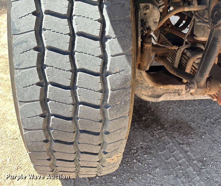 image for item DX8071 2008 International 7600 tank truck