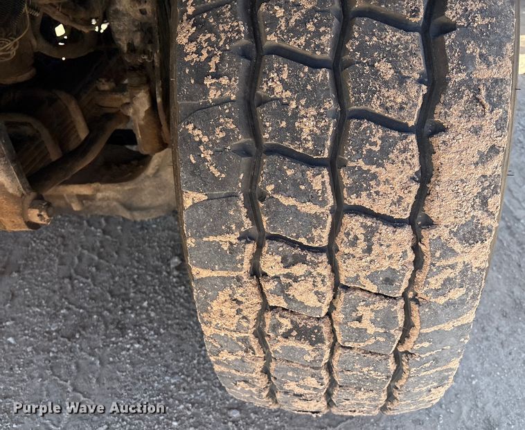 image for item DX8071 2008 International 7600 tank truck