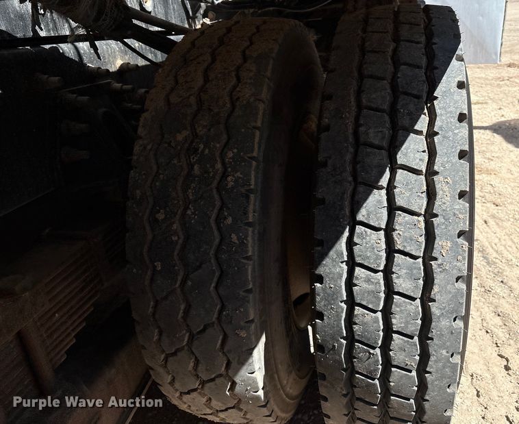 image for item DX8071 2008 International 7600 tank truck