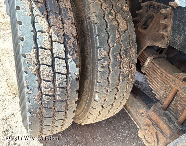 image for item DX8071 2008 International 7600 tank truck