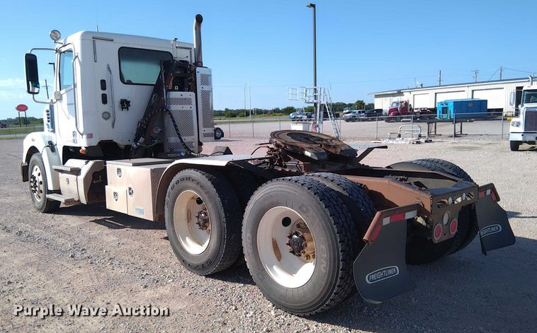 image for item DY0447 2015 Freightliner Coronado SD122 semi truck