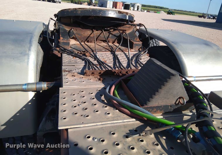 image for item DY0447 2015 Freightliner Coronado SD122 semi truck