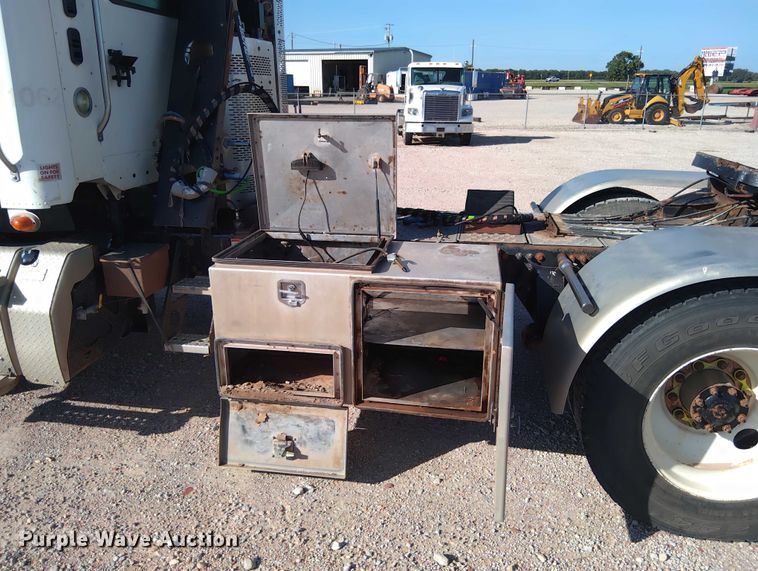 image for item DY0447 2015 Freightliner Coronado SD122 semi truck