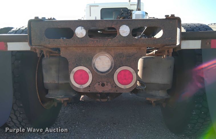 image for item DY0447 2015 Freightliner Coronado SD122 semi truck