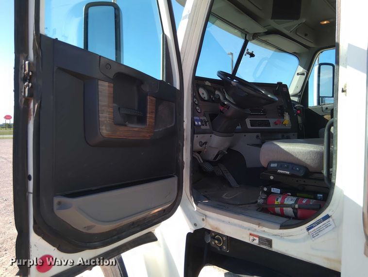 image for item DY0447 2015 Freightliner Coronado SD122 semi truck