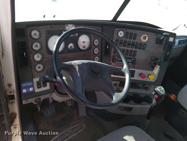 image for item DY0447 2015 Freightliner Coronado SD122 semi truck