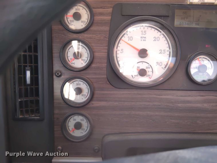 image for item DY0447 2015 Freightliner Coronado SD122 semi truck