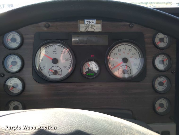 image for item DY0447 2015 Freightliner Coronado SD122 semi truck