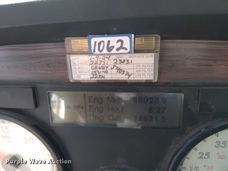 image for item DY0447 2015 Freightliner Coronado SD122 semi truck