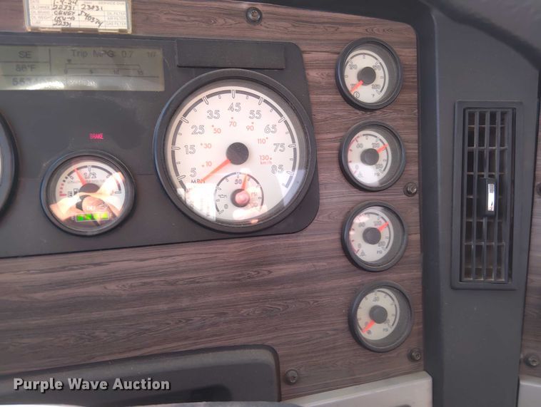 image for item DY0447 2015 Freightliner Coronado SD122 semi truck