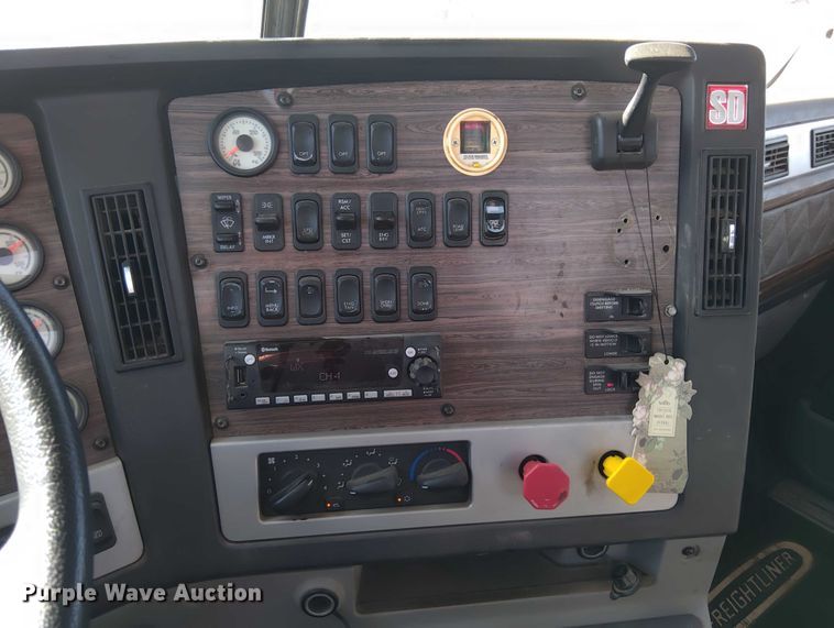 image for item DY0447 2015 Freightliner Coronado SD122 semi truck