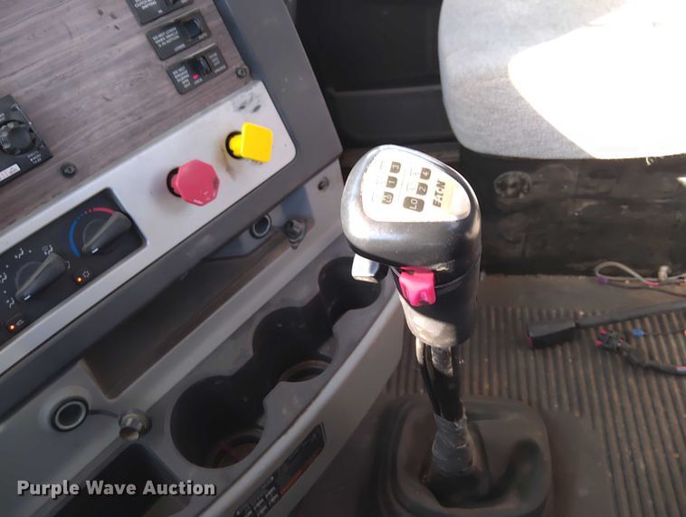 image for item DY0447 2015 Freightliner Coronado SD122 semi truck