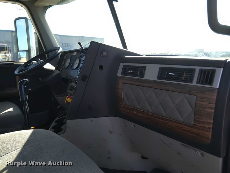 image for item DY0447 2015 Freightliner Coronado SD122 semi truck