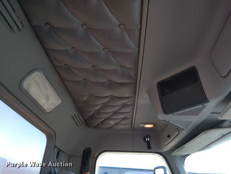 image for item DY0447 2015 Freightliner Coronado SD122 semi truck