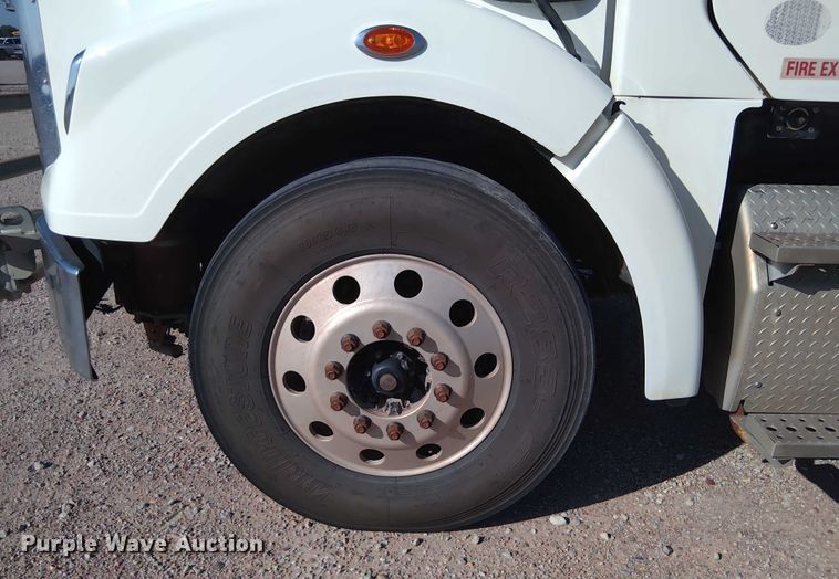 image for item DY0447 2015 Freightliner Coronado SD122 semi truck