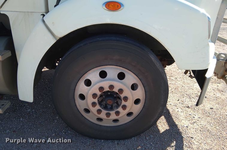 image for item DY0447 2015 Freightliner Coronado SD122 semi truck