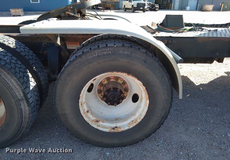 image for item DY0447 2015 Freightliner Coronado SD122 semi truck