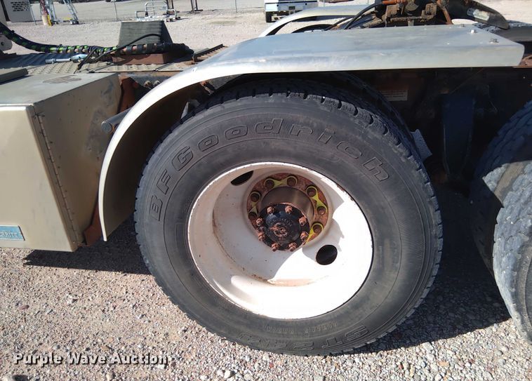 image for item DY0447 2015 Freightliner Coronado SD122 semi truck