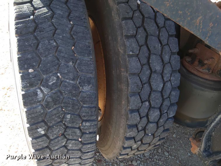 image for item DY0447 2015 Freightliner Coronado SD122 semi truck