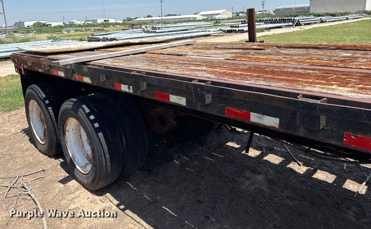 image for item DZ8736 1995 Trailmobile flatbed trailer