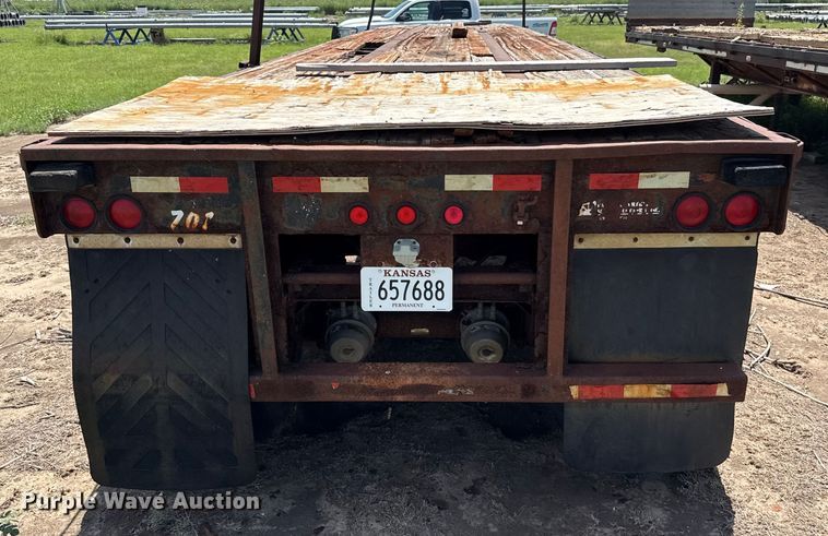 image for item DZ8736 1995 Trailmobile flatbed trailer